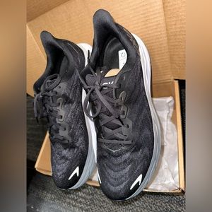 Mens size 11 Arahi 6 Hokas NEW IN BOX. Never worn